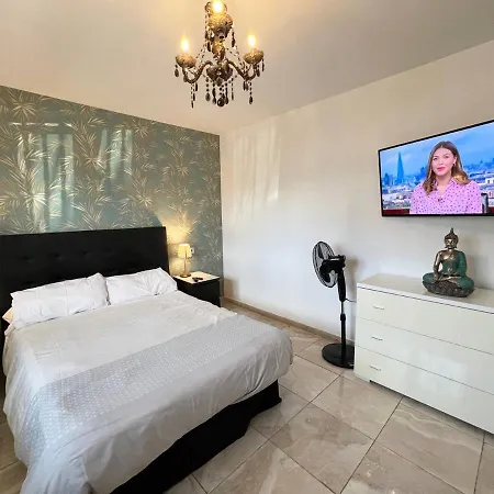 Modern With Prime Location 公寓 卡门港